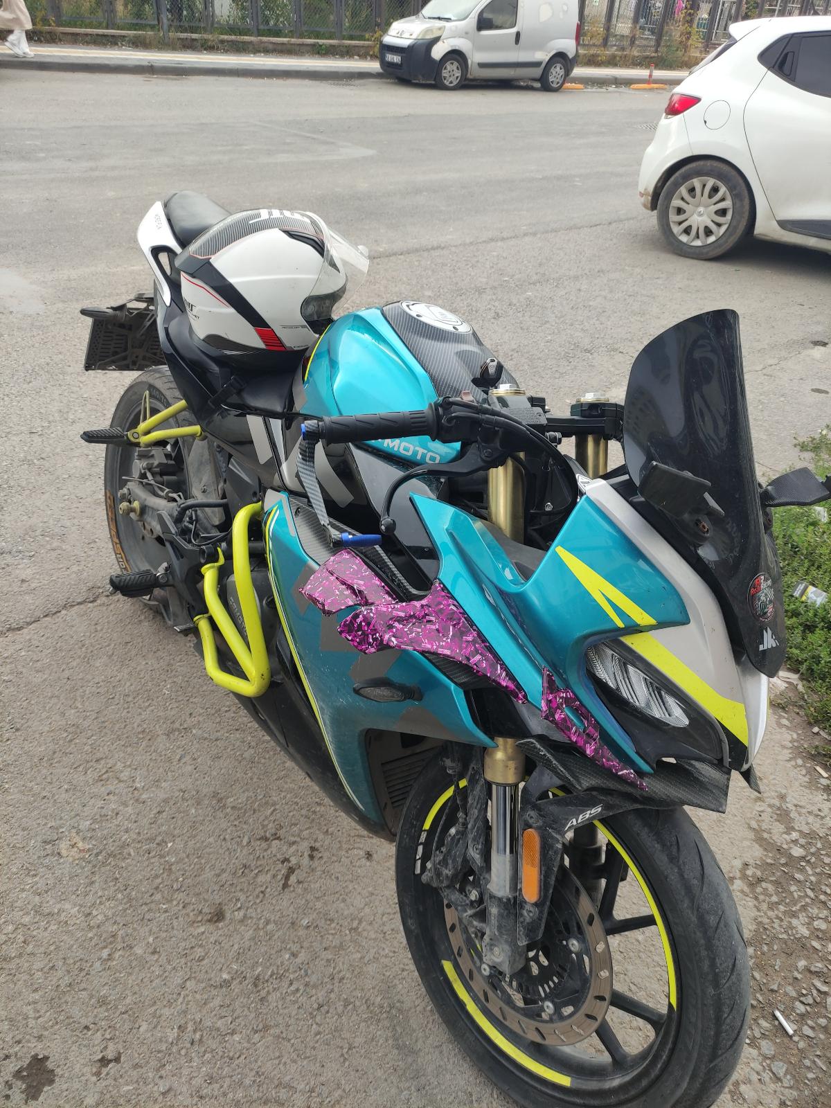 2023 CFMOTO 250SR Standard